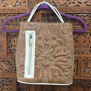 Samoe Bucket Bag Tan White Adjustable Strap Drop Purse